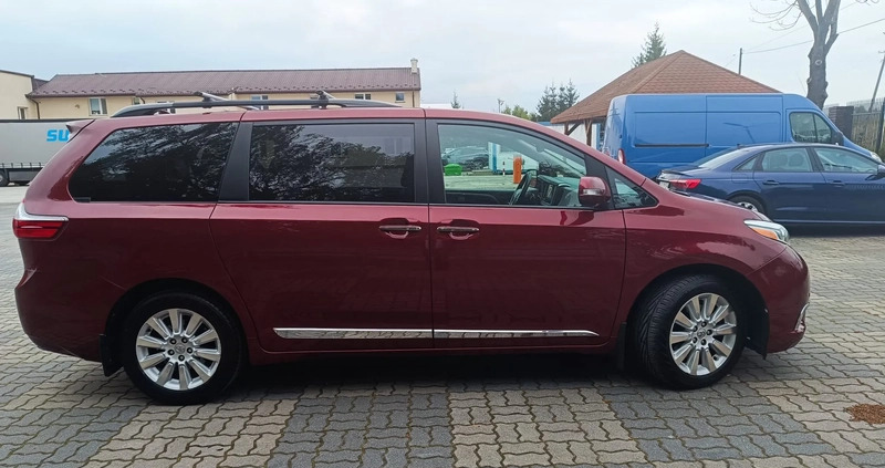 Toyota Sienna cena 109500 przebieg: 116000, rok produkcji 2015 z Grójec małe 379